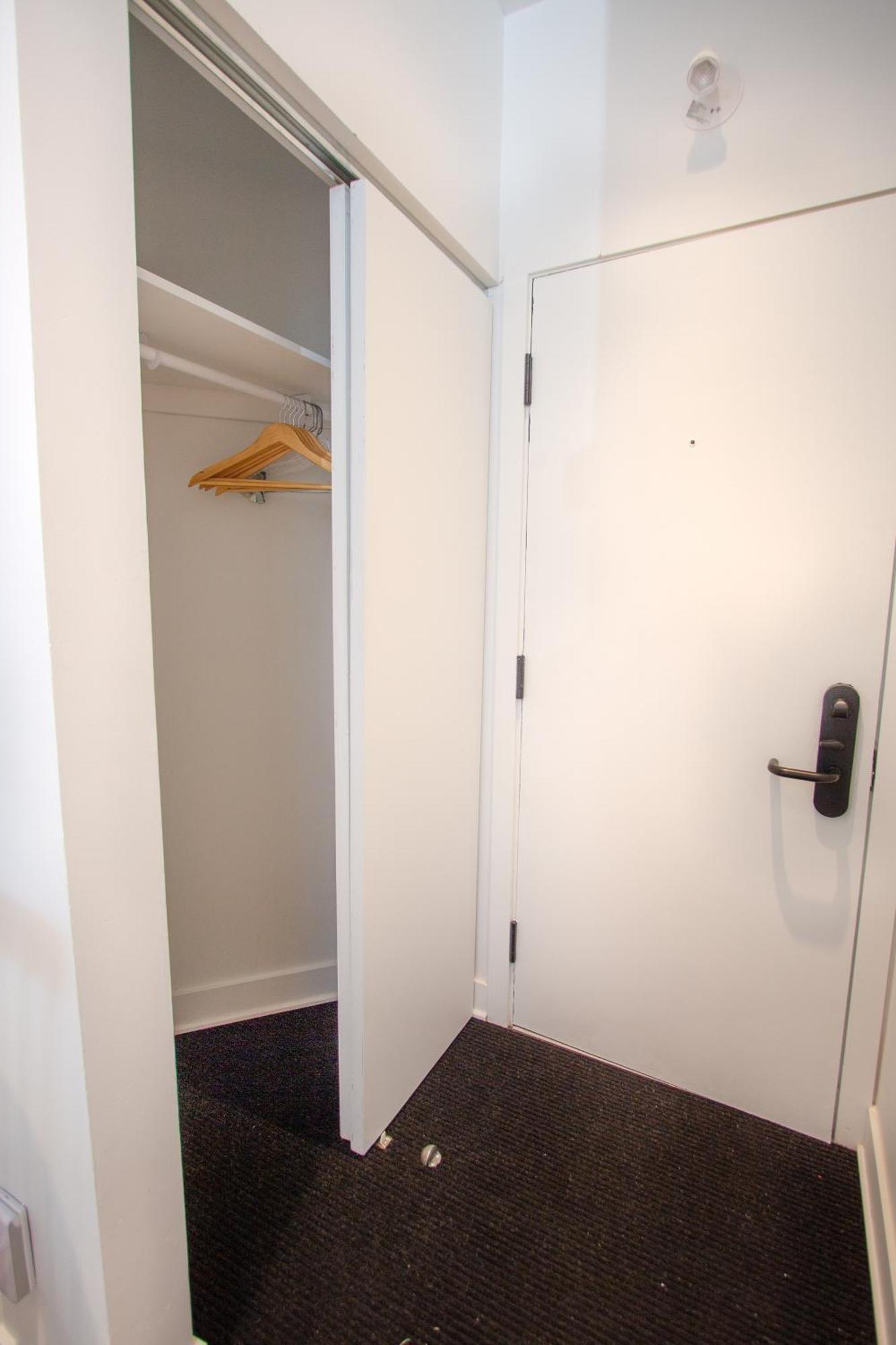 Appartement #6 - Self Check-in - Plateau - St-denis Montréal